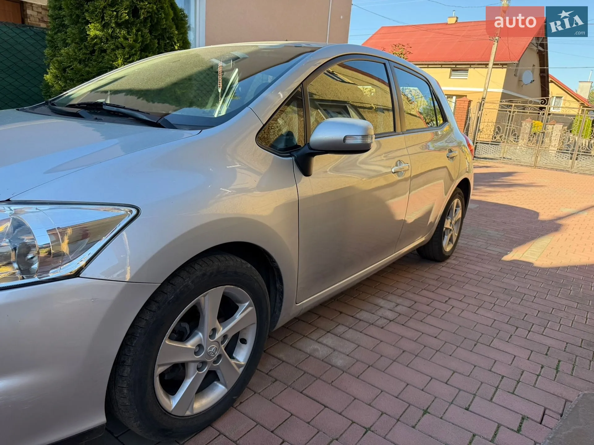 2011 Toyota Auris - мініатюра 2