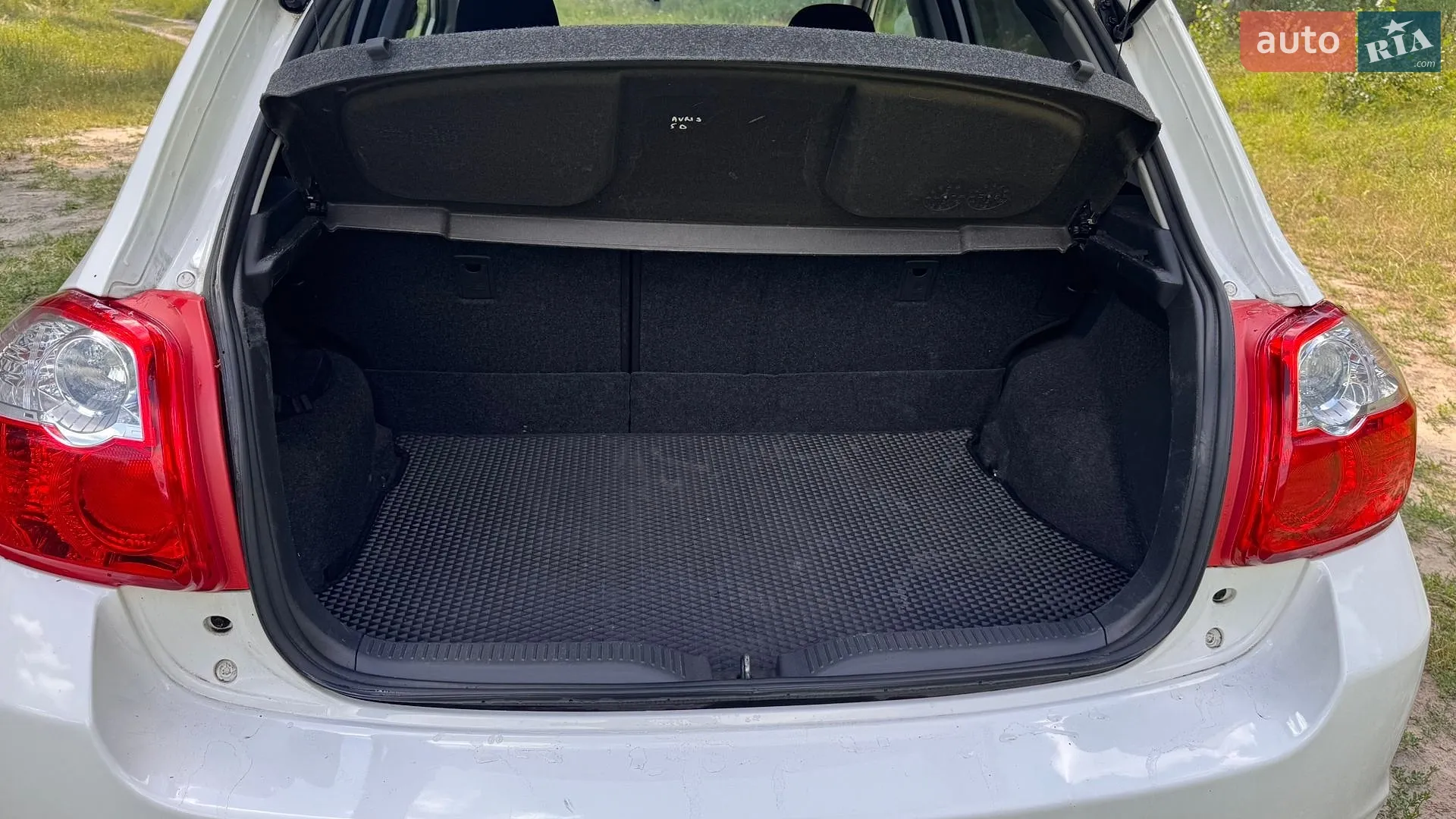 2011 Toyota Auris - мініатюра 9