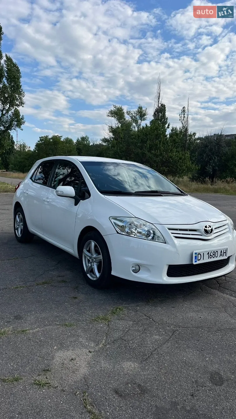 2010 Toyota Auris - фото 1
