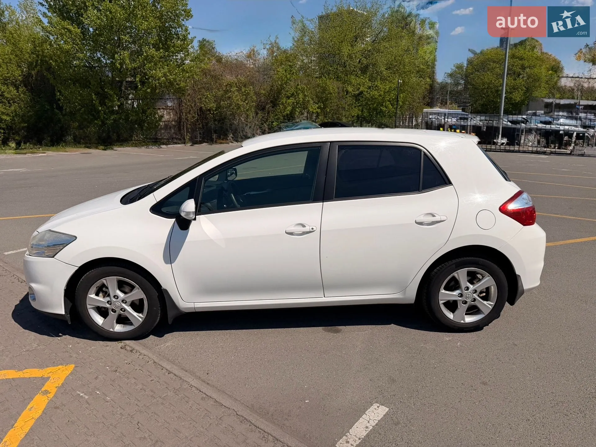 2012 Toyota Auris - мініатюра 2