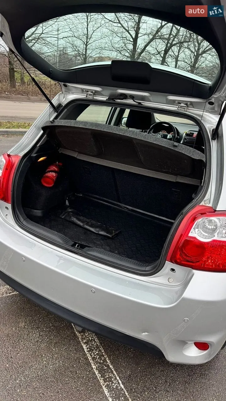 2011 Toyota Auris - мініатюра 8