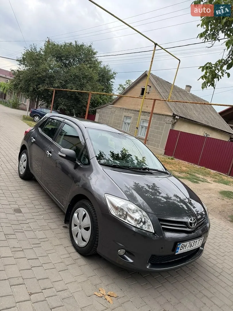 2011 Toyota Auris - фото 1