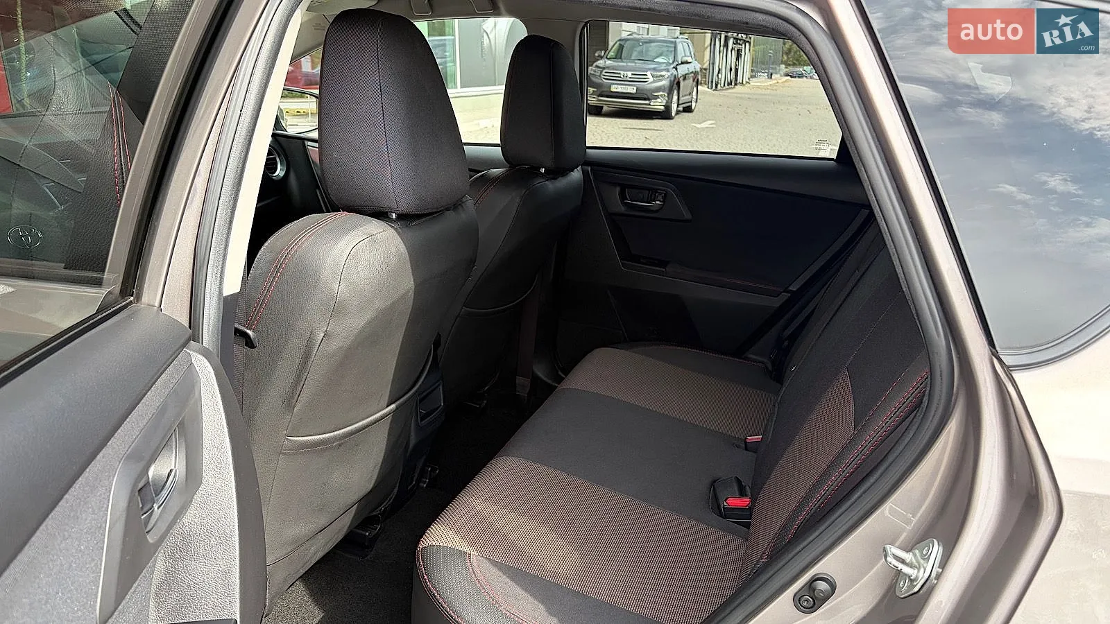 2012 Toyota Auris - мініатюра 11