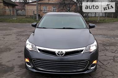 Седан Toyota Avalon 2015 в Ровно