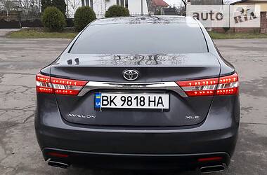 Седан Toyota Avalon 2015 в Ровно