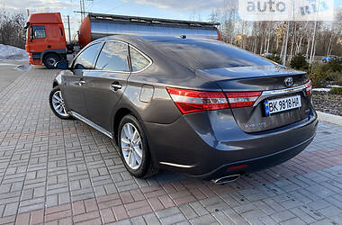 Седан Toyota Avalon 2015 в Киеве