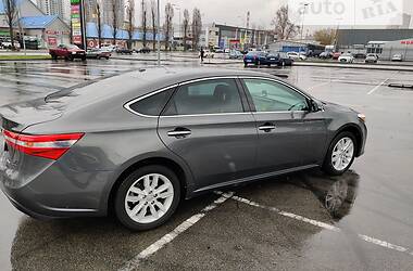 Седан Toyota Avalon 2015 в Киеве