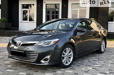 Седан Toyota Avalon 2013 в Киеве