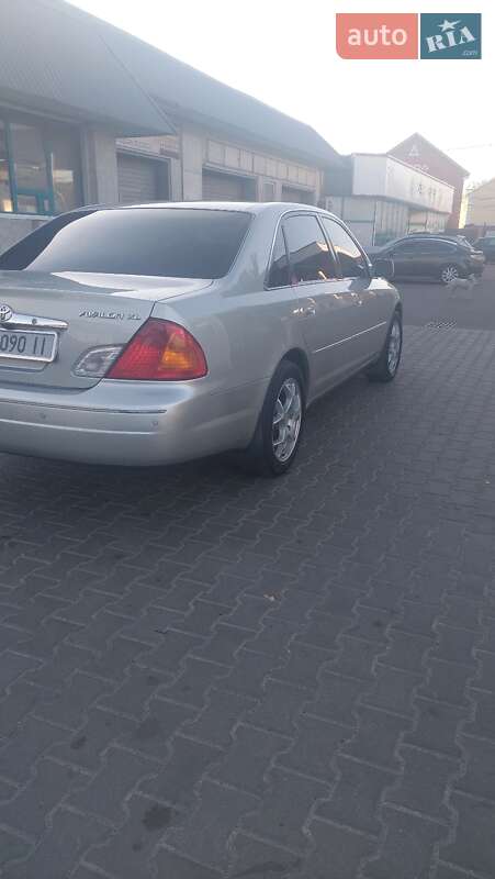 Седан Toyota Avalon 2002 в Киеве