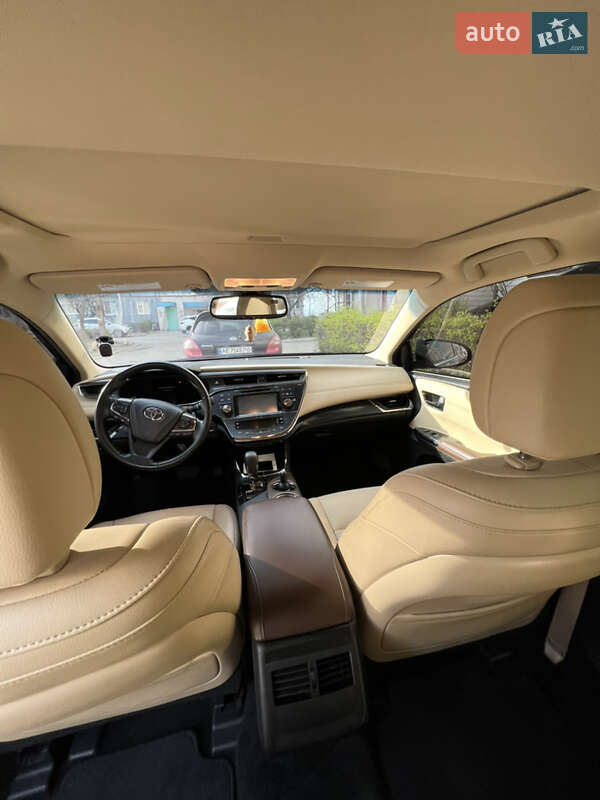 Седан Toyota Avalon 2017 в Кам'янському