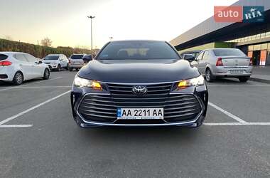 Седан Toyota Avalon 2019 в Киеве