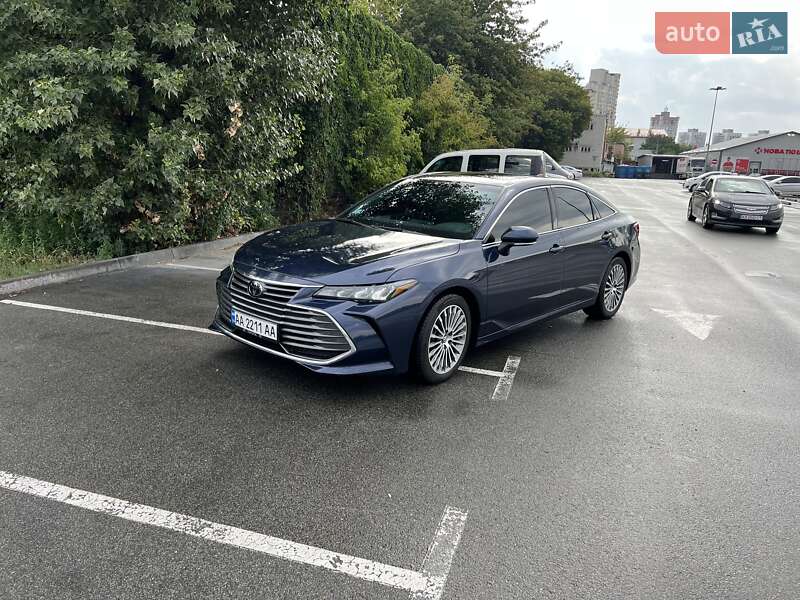 Седан Toyota Avalon 2019 в Киеве