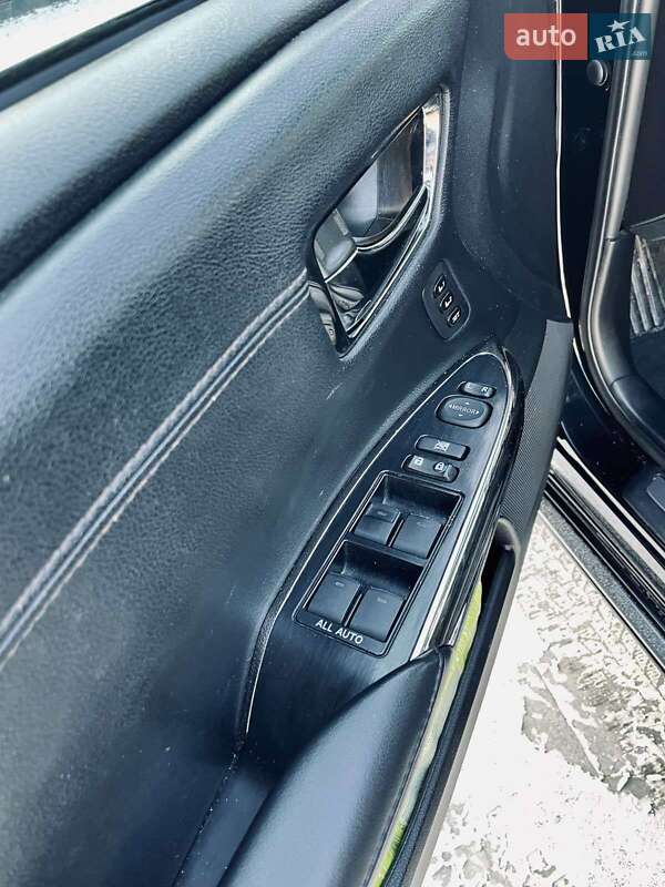 Седан Toyota Avalon 2014 в Киеве