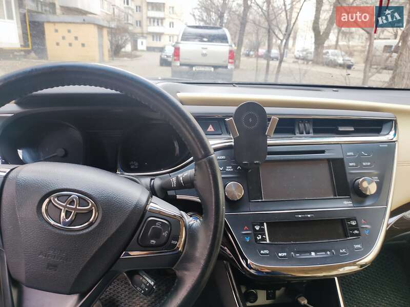 Седан Toyota Avalon 2013 в Киеве