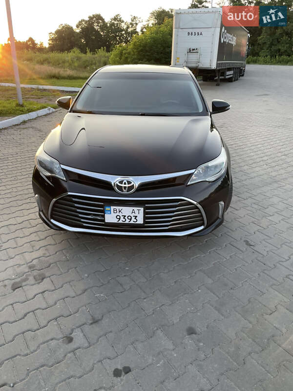 Седан Toyota Avalon 2016 в Дубно