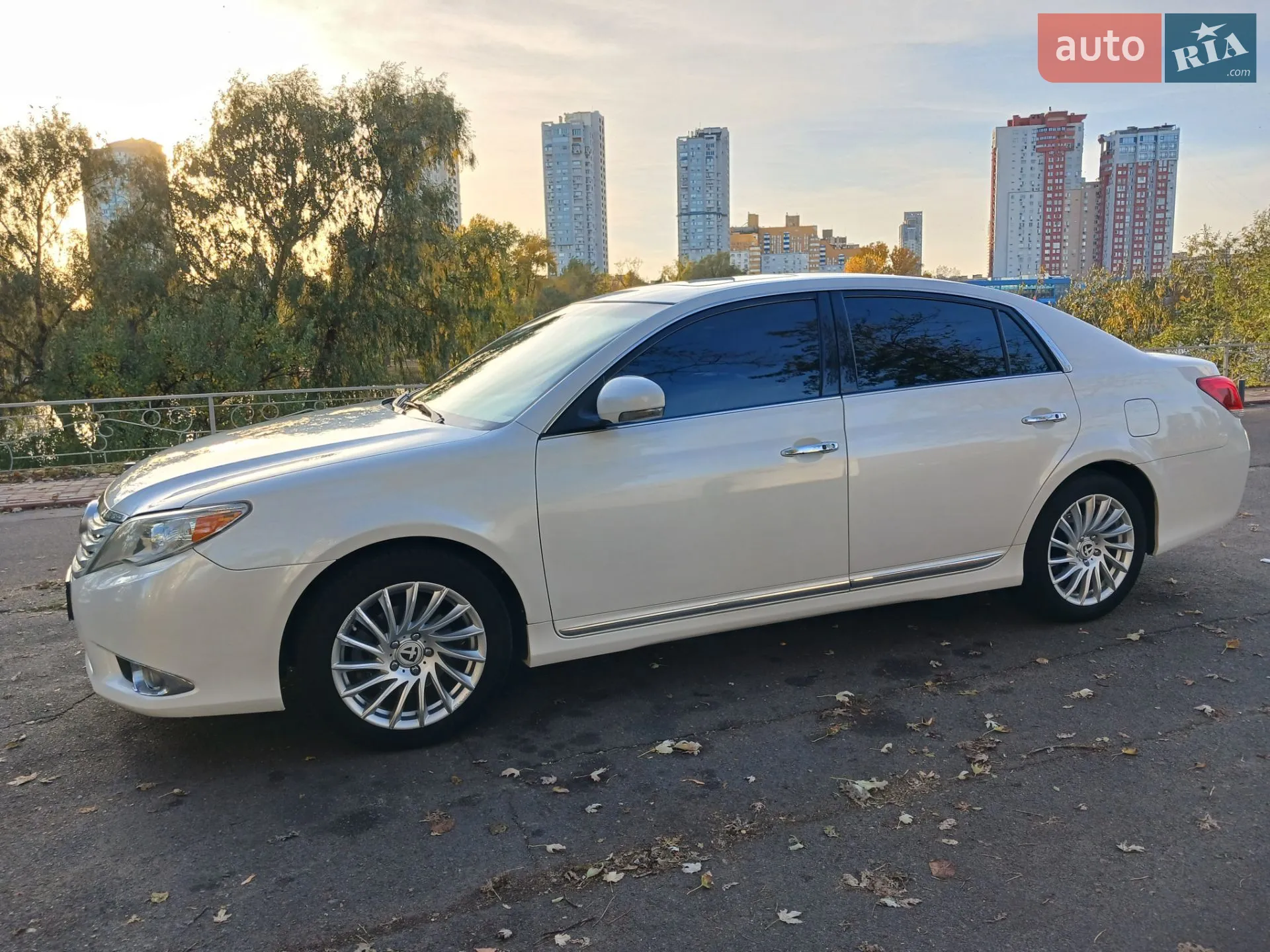 2010 Toyota Avalon - мініатюра 8
