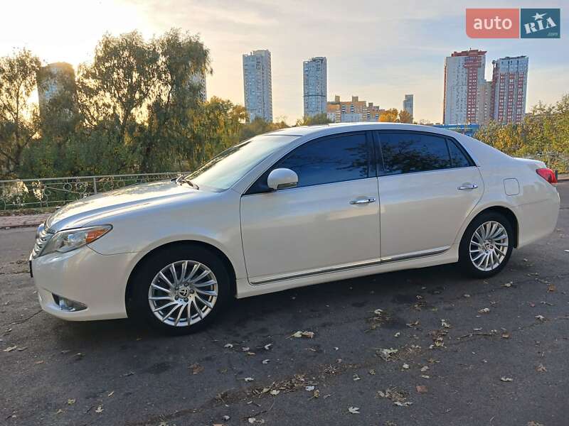 Седан Toyota Avalon 2010 в Києві
