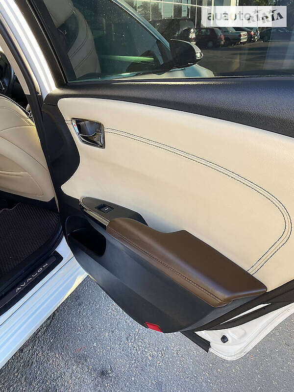 Седан Toyota Avalon 2014 в Одессе