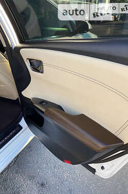 Седан Toyota Avalon 2014 в 