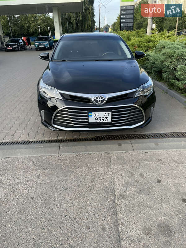 Седан Toyota Avalon 2016 в Дубно
