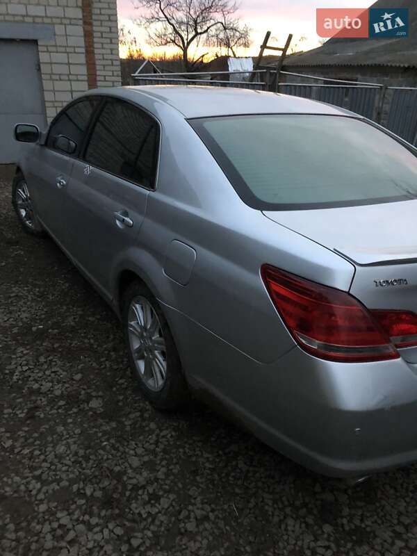Седан Toyota Avalon 2006 в Теплике