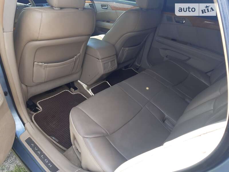 Седан Toyota Avalon 2005 в Ровно