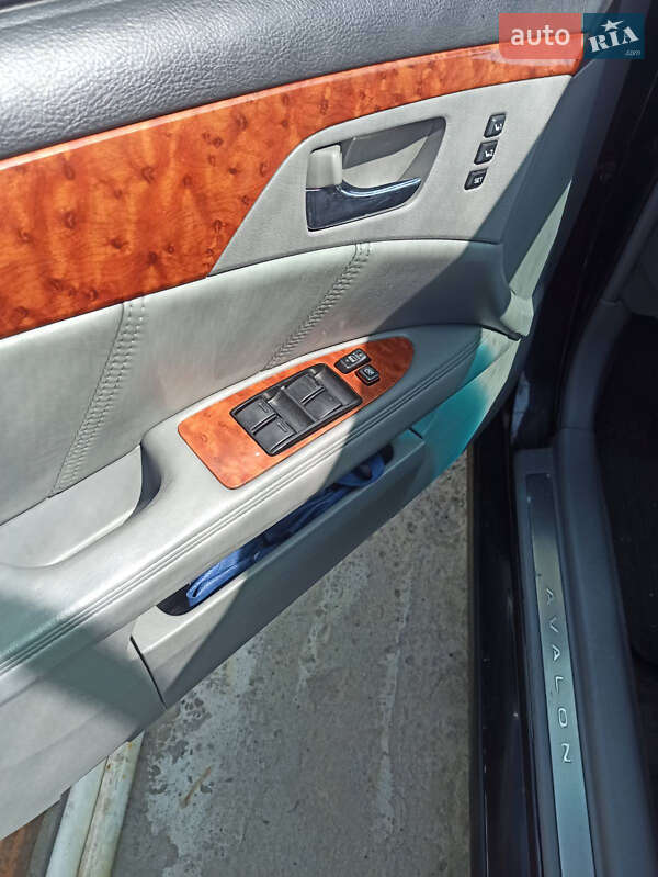 Седан Toyota Avalon 2005 в Києві