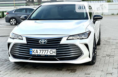 Седан Toyota Avalon 2019 в Житомире