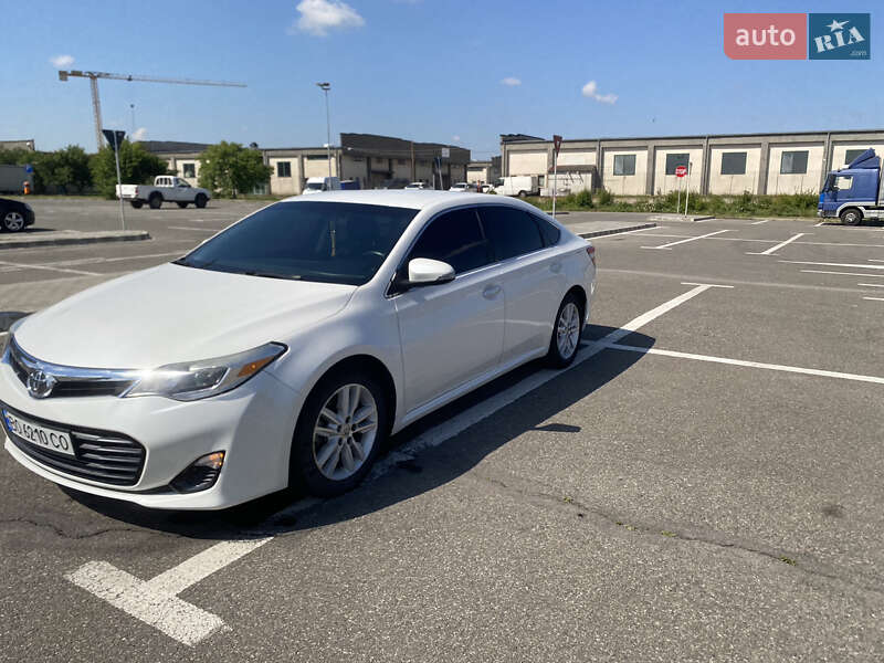 Седан Toyota Avalon 2015 в Мукачевому