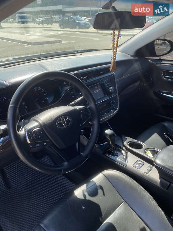 Седан Toyota Avalon 2015 в Мукачевому