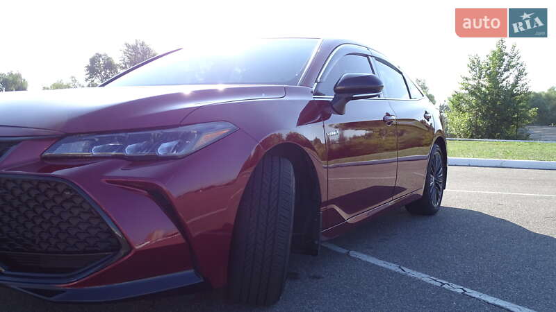 Седан Toyota Avalon 2019 в Киеве