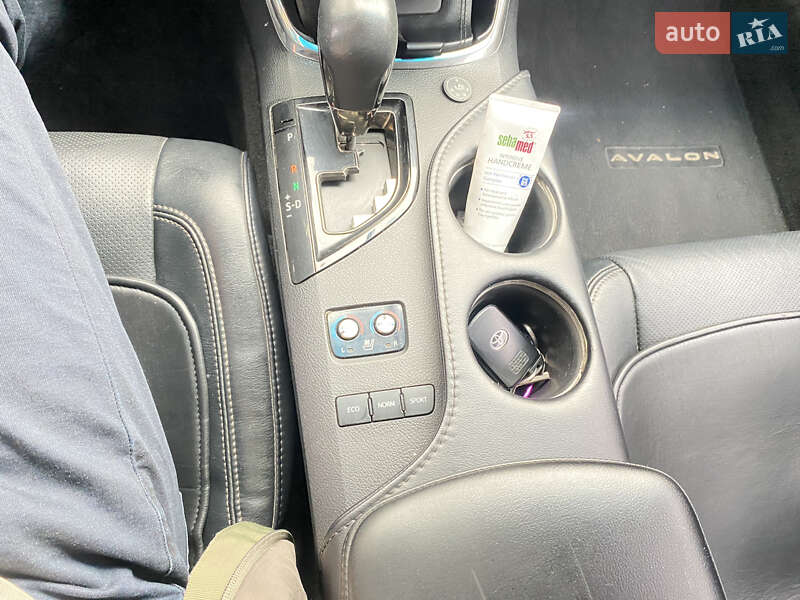 Седан Toyota Avalon 2014 в Виннице