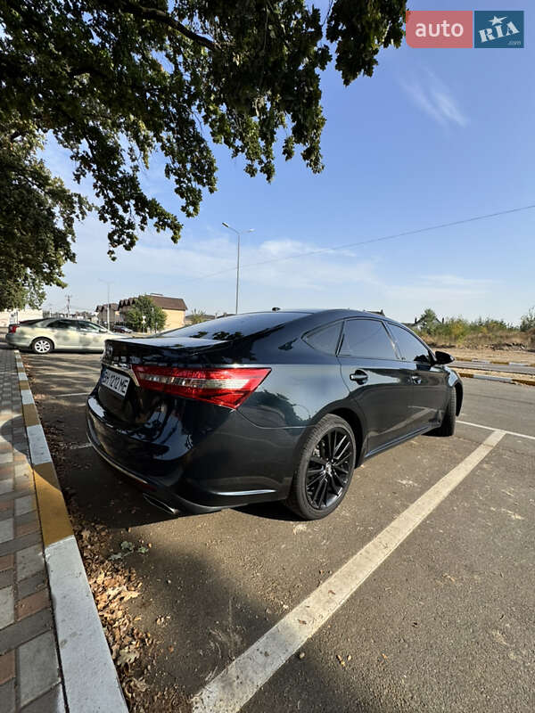 Седан Toyota Avalon 2016 в Киеве