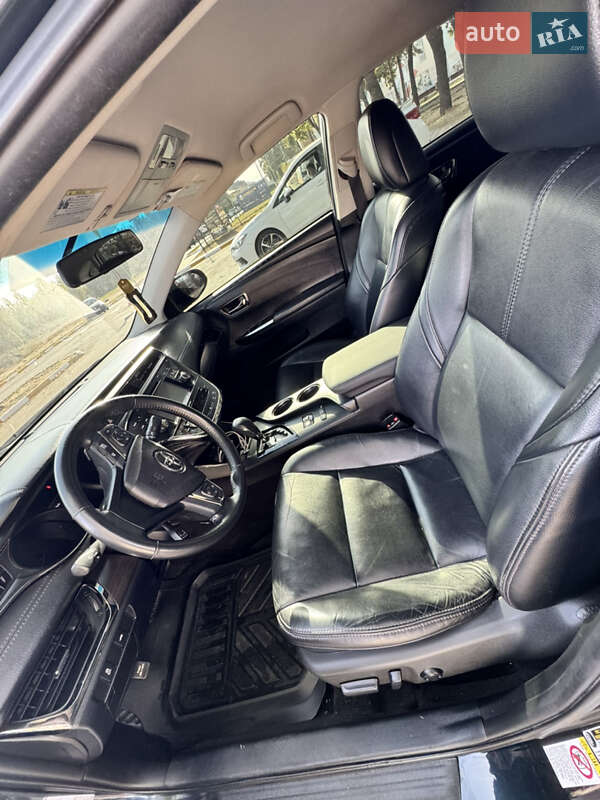 Седан Toyota Avalon 2016 в Киеве