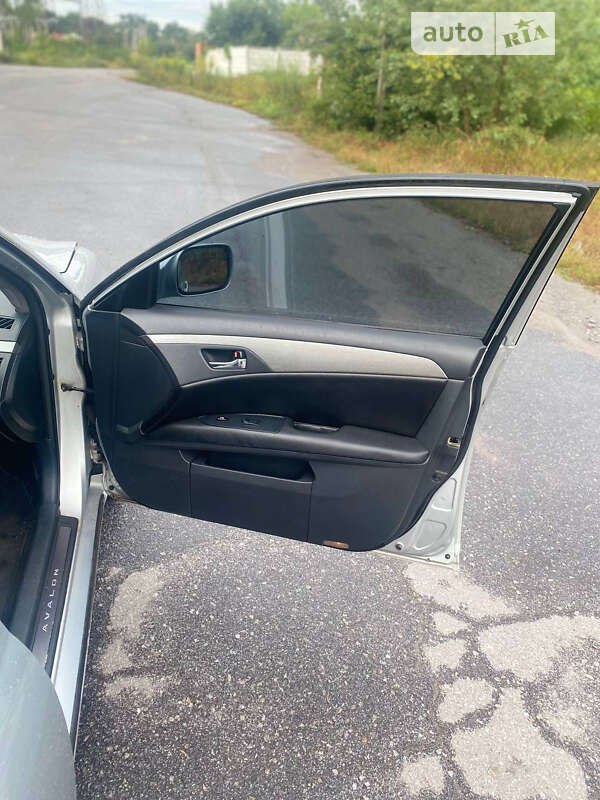 Седан Toyota Avalon 2005 в Виннице
