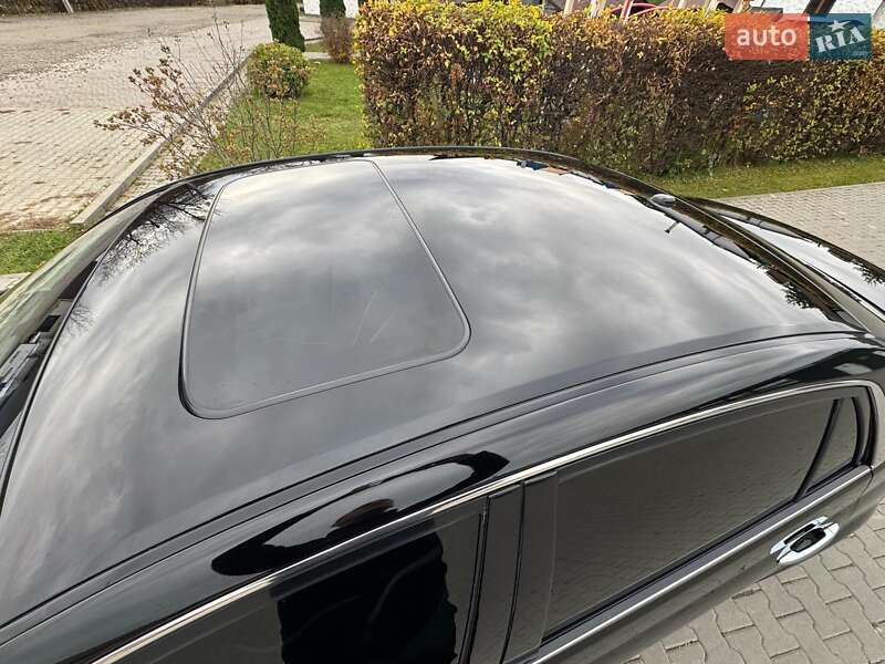 Седан Toyota Avalon 2011 в Косове