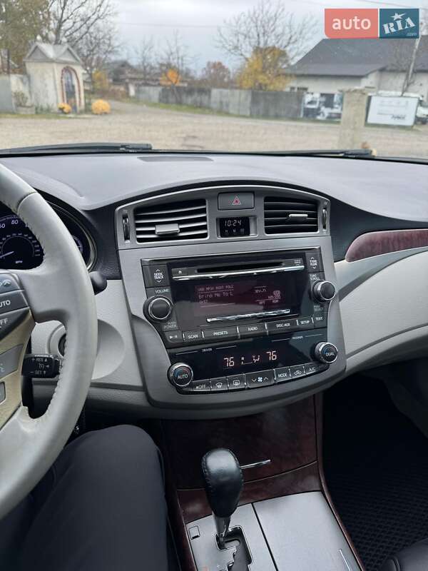 Седан Toyota Avalon 2011 в Косове