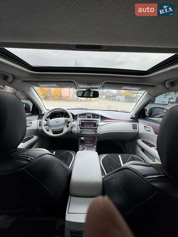 Седан Toyota Avalon 2011 в Косове