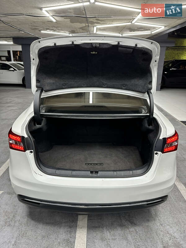 Седан Toyota Avalon 2016 в Одесі