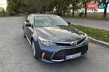 Седан Toyota Avalon 2016 в Володимирі