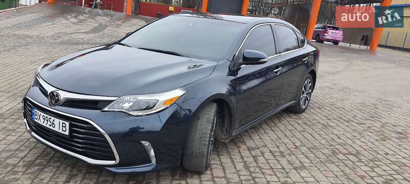 Седан Toyota Avalon 2018 в Хмельницькому