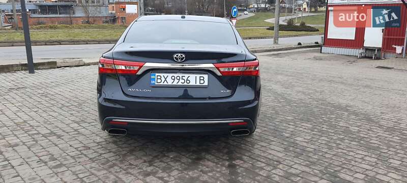 Седан Toyota Avalon 2018 в Хмельницькому