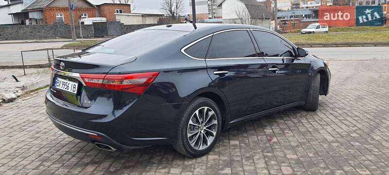 Седан Toyota Avalon 2018 в Хмельницькому