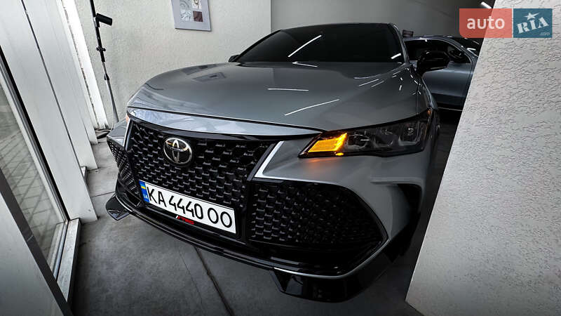 Седан Toyota Avalon 2019 в Киеве