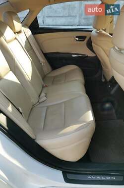 Седан Toyota Avalon 2013 в 