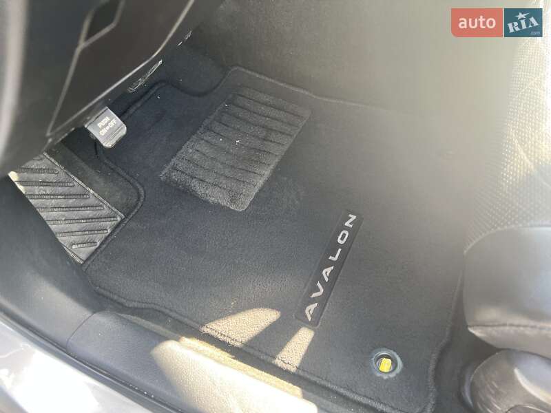 Седан Toyota Avalon 2017 в Луцьку