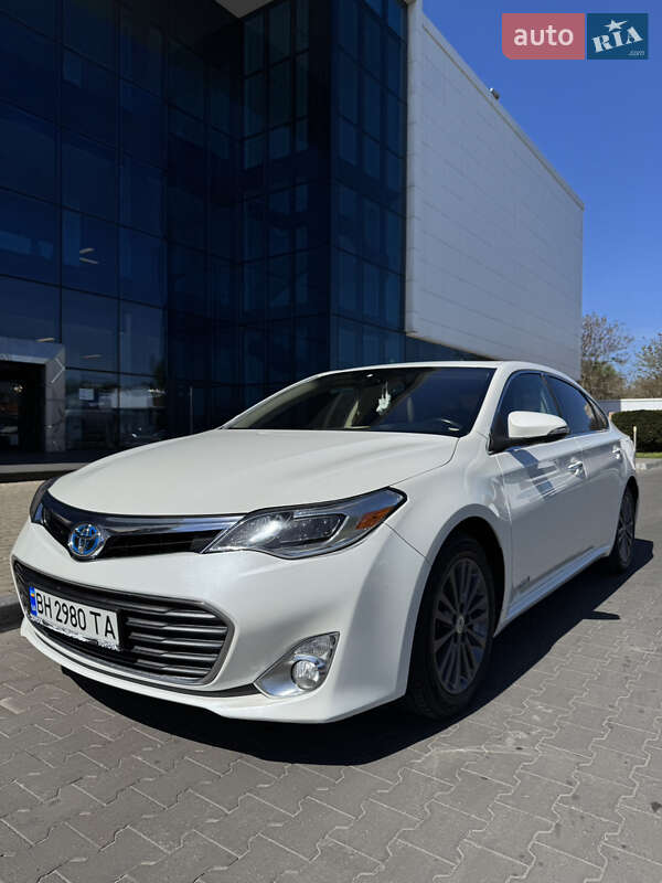 Седан Toyota Avalon 2014 в 