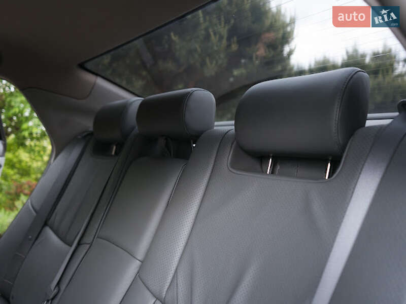 Седан Toyota Avalon 2006 в Чернівцях