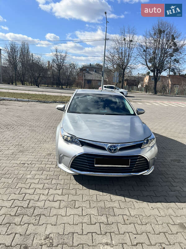 Седан Toyota Avalon 2017 в Луцьку
