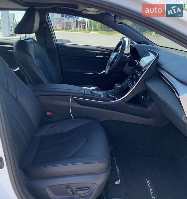 Седан Toyota Avalon 2018 в Луцьку